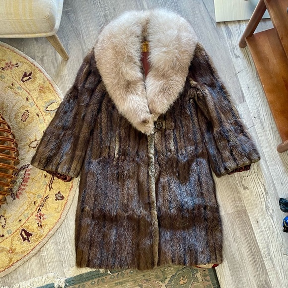 Vintage 1950s Old Hollywood Glamor Big Collar Fox + Fur Coat - Picture 11 of 17